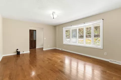 Living - 1388 Oak Ridge Rd, Corbin, KY 40701 photo 5 of 14
