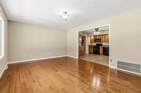 Living - 1388 Oak Ridge Rd, Corbin, KY 40701 photo 3 of 14