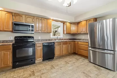 Kitchen - 1388 Oak Ridge Rd, Corbin, KY 40701 photo 2 of 4