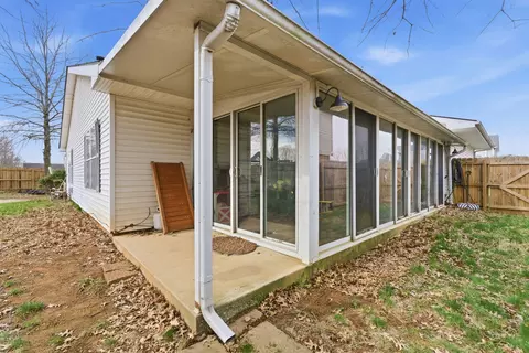 Exterior - 204 Sturbridge Dr, Georgetown, KY 40324 photo 5 of 10