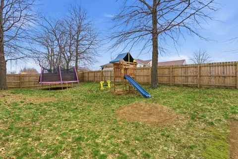 Exterior - 204 Sturbridge Dr, Georgetown, KY 40324 photo 3 of 10