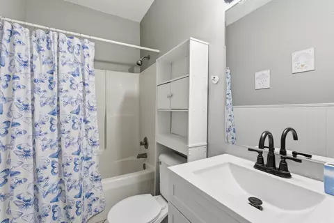 Bath - 204 Sturbridge Dr, Georgetown, KY 40324 photo 1 of 4