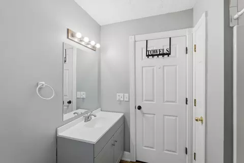 Bath - 204 Sturbridge Dr, Georgetown, KY 40324 photo 4 of 4