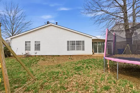 Exterior - 204 Sturbridge Dr, Georgetown, KY 40324 photo 4 of 10