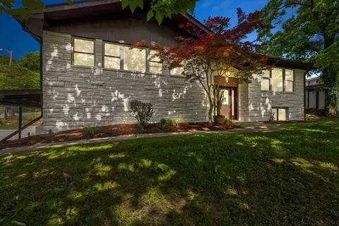Exterior - 609 Crestview Ln, Morehead, KY 40351 photo 5 of 11