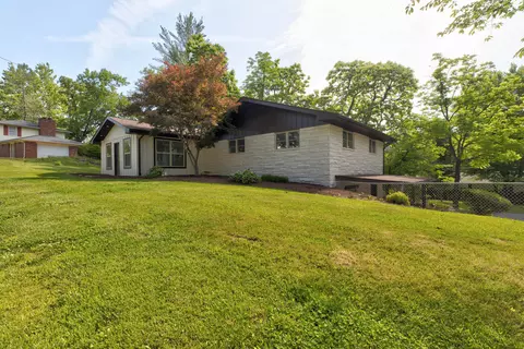 Exterior - 609 Crestview Ln, Morehead, KY 40351 photo 7 of 11