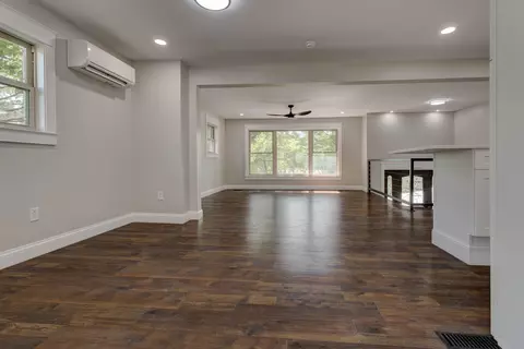 Living - 609 Crestview Ln, Morehead, KY 40351 photo 5 of 11