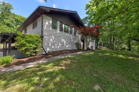 Exterior - 609 Crestview Ln, Morehead, KY 40351 photo 6 of 11