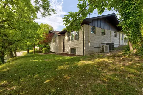 Exterior - 609 Crestview Ln, Morehead, KY 40351 photo 2 of 11