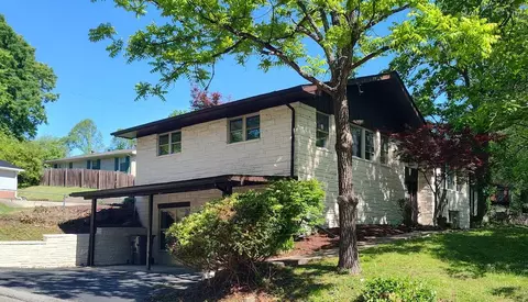609 Crestview Ln, Morehead, KY 40351