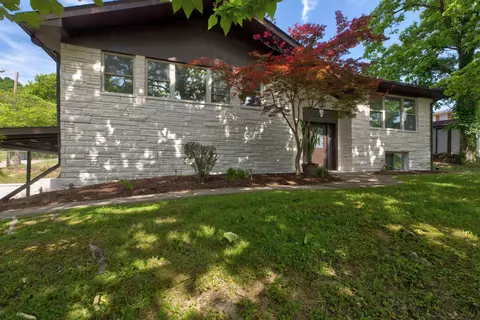 Exterior - 609 Crestview Ln, Morehead, KY 40351 photo 4 of 11