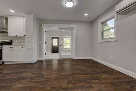 Living - 609 Crestview Ln, Morehead, KY 40351 photo 6 of 11