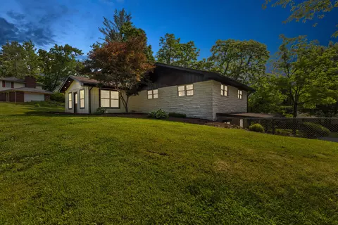 Exterior - 609 Crestview Ln, Morehead, KY 40351 photo 8 of 11