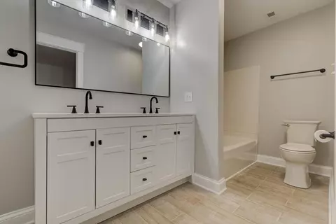 Bath - 609 Crestview Ln, Morehead, KY 40351 photo 1 of 3