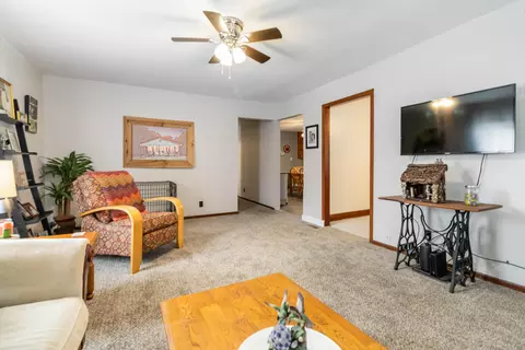 Living - 69 Willow Rd, Corbin, KY 40701 photo 2 of 4