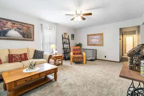Living - 69 Willow Rd, Corbin, KY 40701 photo 1 of 4