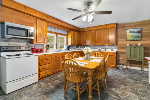 Kitchen - 69 Willow Rd, Corbin, KY 40701 photo 4 of 5