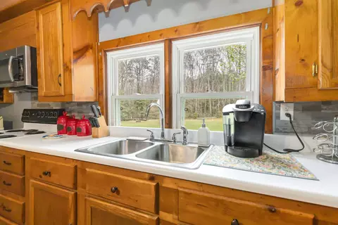 Kitchen - 69 Willow Rd, Corbin, KY 40701 photo 2 of 5