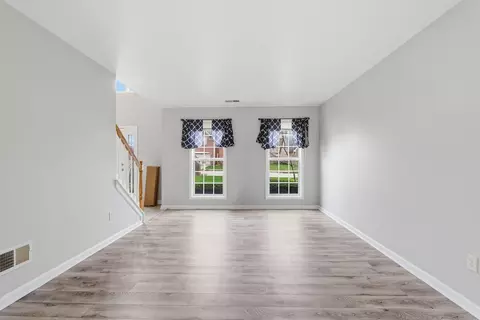 Living - 159 Irving Ln, Georgetown, KY 40324 photo 2 of 7