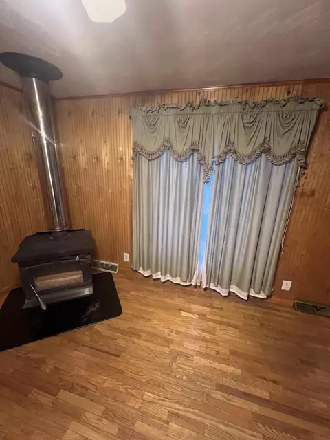 Living - 406 Kentucky Rte 233, Gray, KY 40734 photo 3 of 4