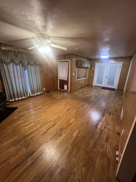 Living - 406 Kentucky Rte 233, Gray, KY 40734 photo 2 of 4