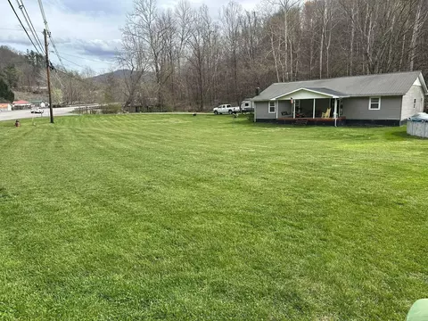 1290 Kentucky 215, Evarts, KY 40828