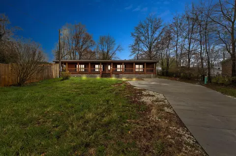 740 N Main St, Stanton, KY 40380