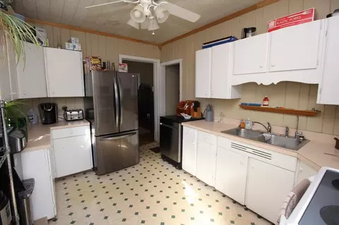 Kitchen - 434 Dudley Ave, Georgetown, KY 40324 photo 2 of 2