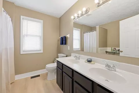 Bath - 122 Johnstone Trl, Georgetown, KY 40324 photo 3 of 4