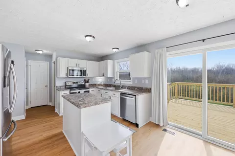 Kitchen - 122 Johnstone Trl, Georgetown, KY 40324 photo 1 of 4