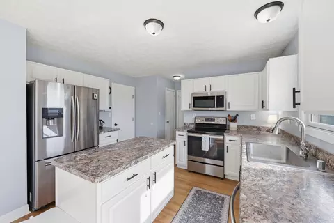 Kitchen - 122 Johnstone Trl, Georgetown, KY 40324 photo 3 of 4