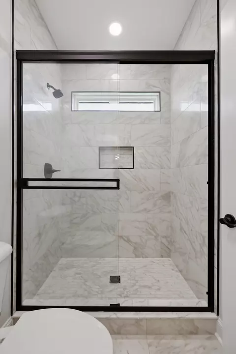 Bath - 412 Doubletree Ct, Richmond, KY 40475 photo 7 of 9