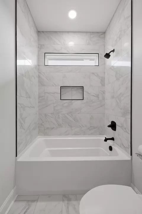 Bath - 412 Doubletree Ct, Richmond, KY 40475 photo 9 of 9