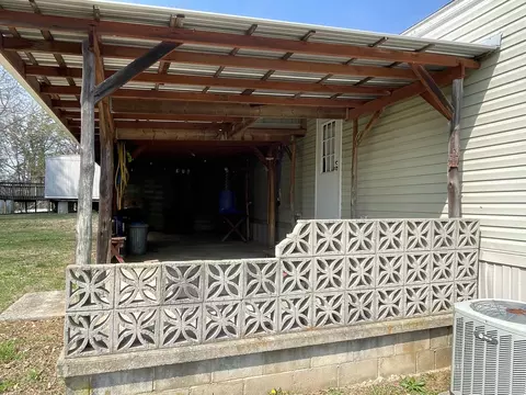 Exterior - 183 Circle Ln, Burnside, KY 42519 photo 3 of 6