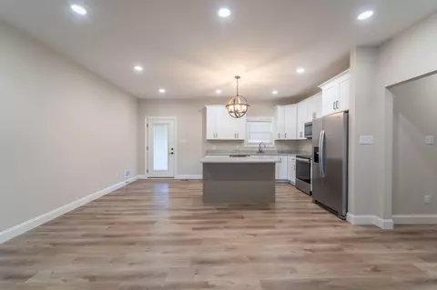 Living - 177 Central Park Ave, Berea, KY 40403 photo 5 of 5