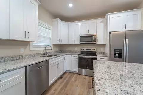Kitchen - 177 Central Park Ave, Berea, KY 40403 photo 3 of 3