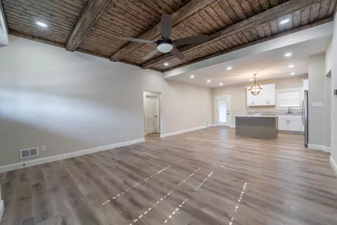 Living - 177 Central Park Ave, Berea, KY 40403 photo 2 of 5