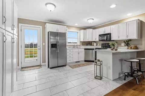 Kitchen - 1126 Estill Hackney Rd, Eubank, KY 42567 photo 2 of 3