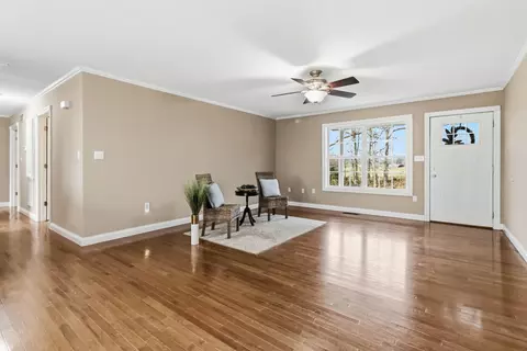 Living - 1126 Estill Hackney Rd, Eubank, KY 42567 photo 3 of 6