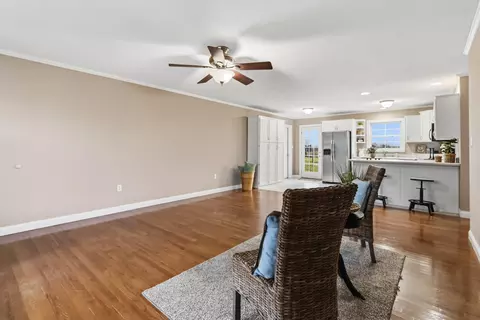 Living - 1126 Estill Hackney Rd, Eubank, KY 42567 photo 5 of 6