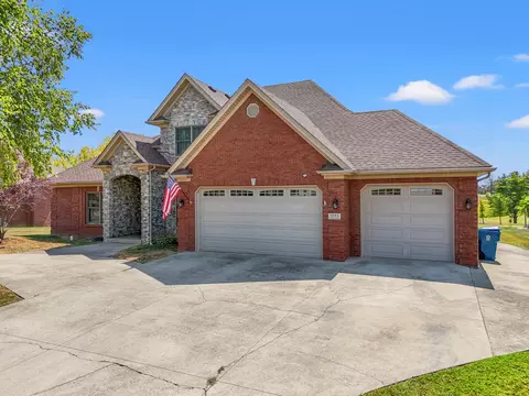 1084 Scenic Gdn, Lawrenceburg, KY 40342