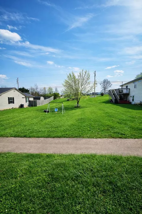 102 Hunter Ridge Dr, Lawrenceburg, KY 40342