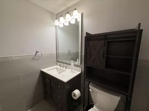 Bath - 123 Dreyfus Rd, Berea, KY 40403 photo 2 of 6