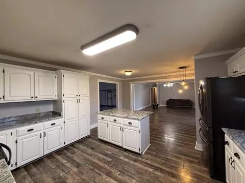 Kitchen - 123 Dreyfus Rd, Berea, KY 40403 photo 1 of 4