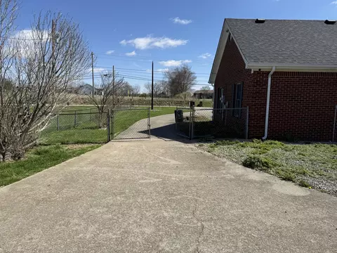 Exterior - 123 Dreyfus Rd, Berea, KY 40403 photo 5 of 11