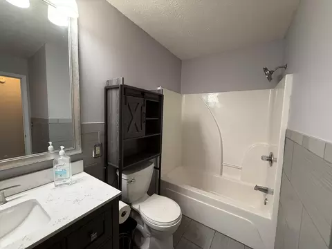 Bath - 123 Dreyfus Rd, Berea, KY 40403 photo 3 of 6