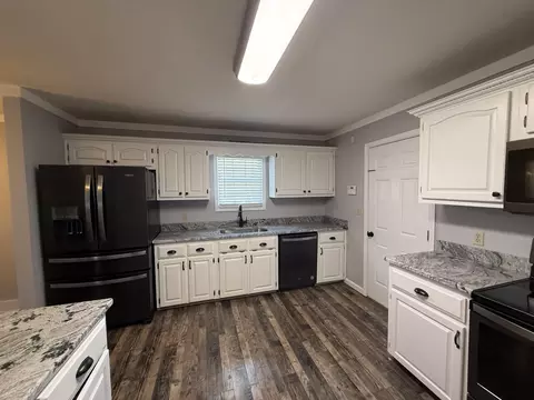 Kitchen - 123 Dreyfus Rd, Berea, KY 40403 photo 3 of 4