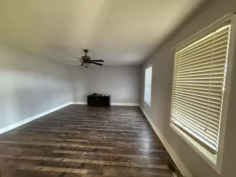 Living - 123 Dreyfus Rd, Berea, KY 40403 photo 3 of 3