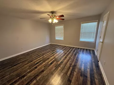Living - 123 Dreyfus Rd, Berea, KY 40403 photo 2 of 3