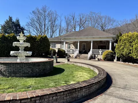 250 Hill Place Rd, Benham, KY 40807